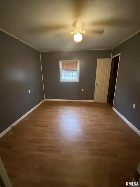 901 E Kell St, Centralia, IL 62801 photo 9
