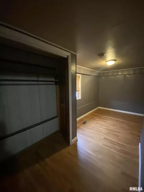 901 E Kell St, Centralia, IL 62801 photo 12