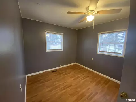 901 E Kell St, Centralia, IL 62801 photo 8