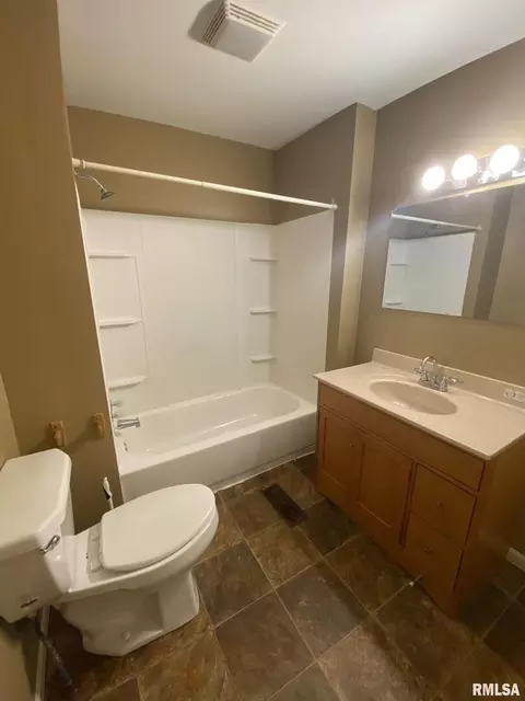 901 E Kell St, Centralia, IL 62801 photo 13