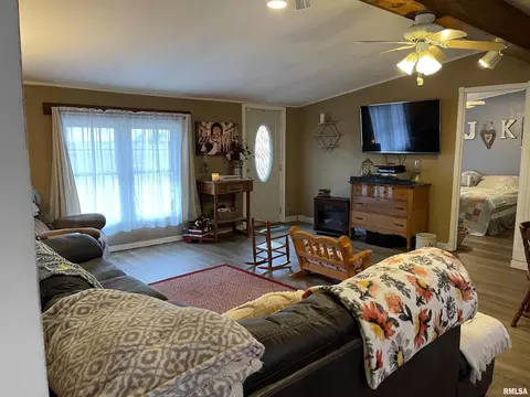 724 Moonglow Rd, Walnut Hill, IL 62893 photo 8