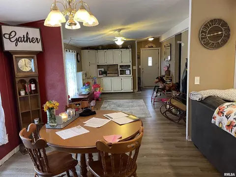 724 Moonglow Rd, Walnut Hill, IL 62893 photo 11