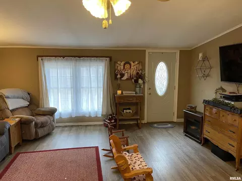 724 Moonglow Rd, Walnut Hill, IL 62893 photo 9