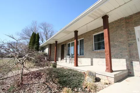 1619 Sunset Dr, Carmi, IL 62821 photo 4
