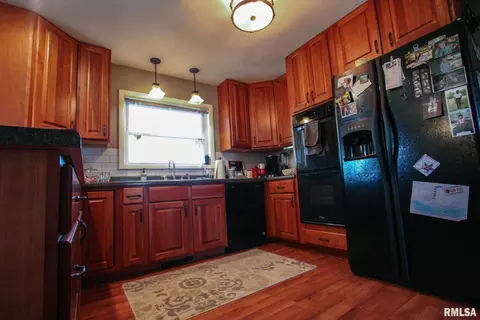 1619 Sunset Dr, Carmi, IL 62821 photo 11