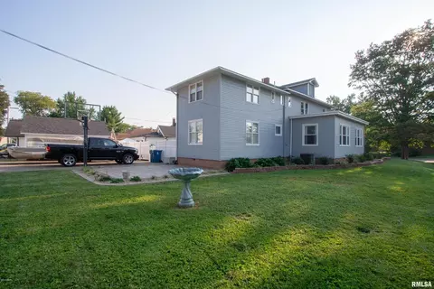 208 4th St, Carmi, IL 62821 photo 6
