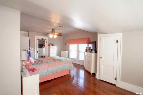 208 4th St, Carmi, IL 62821 photo 28