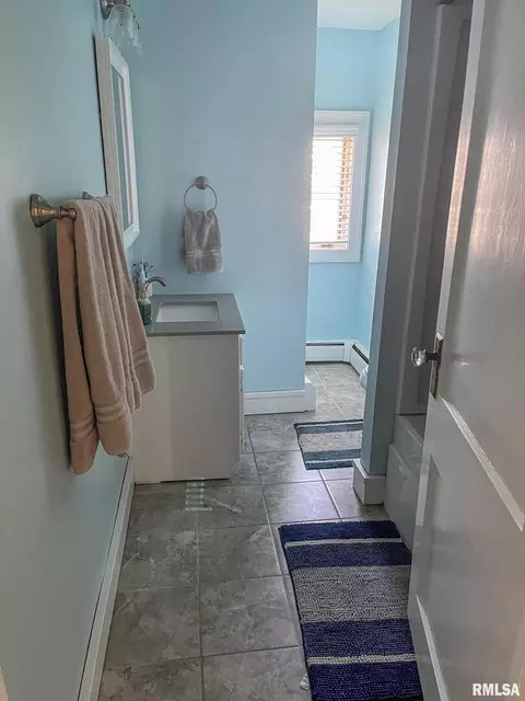 208 4th St, Carmi, IL 62821 photo 26