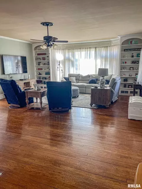 208 4th St, Carmi, IL 62821 photo 14