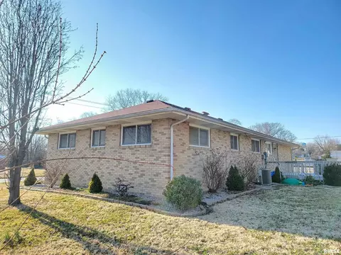 1102 State St, Eldorado, IL 62930 photo 4