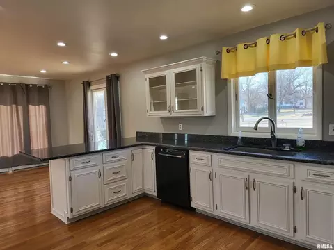 1102 State St, Eldorado, IL 62930 photo 24