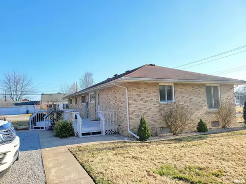 1102 State St, Eldorado, IL 62930 photo 11
