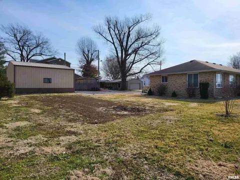 1102 State St, Eldorado, IL 62930 photo 10