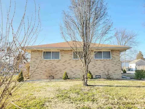 1102 State St, Eldorado, IL 62930 photo 3