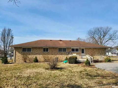 1102 State St, Eldorado, IL 62930 photo 6