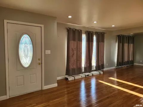 1102 State St, Eldorado, IL 62930 photo 16