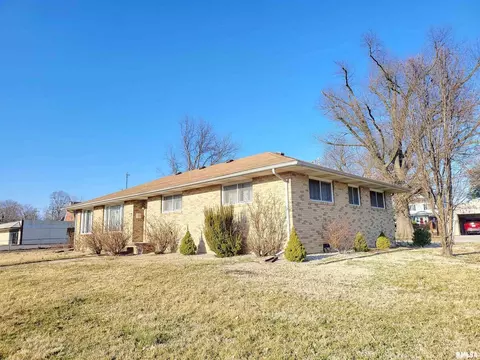 1102 State St, Eldorado, IL 62930 photo 2