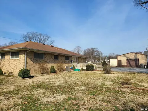 1102 State St, Eldorado, IL 62930 photo 5