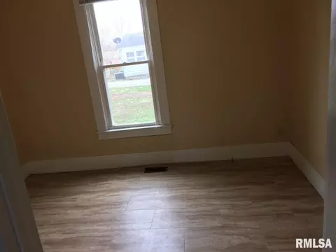 108 S Park St, Hurst, IL 62949 photo 7