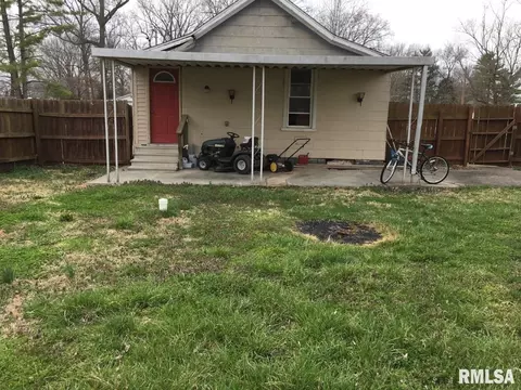 108 S Park St, Hurst, IL 62949 photo 5