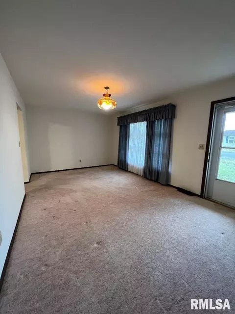 1408 Jonquil Ave, Centralia, IL 62801 photo 2