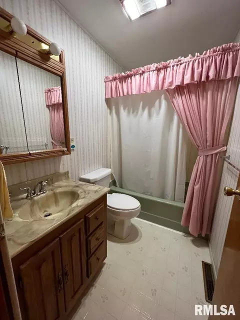1408 Jonquil Ave, Centralia, IL 62801 photo 8