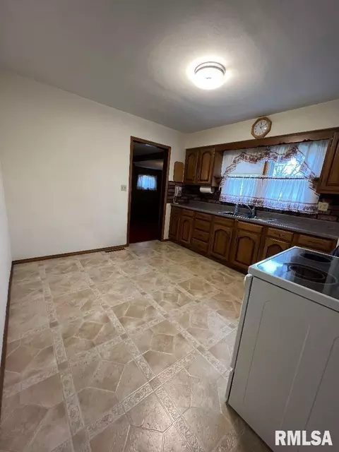 1408 Jonquil Ave, Centralia, IL 62801 photo 4