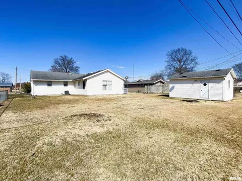 10 Holly Ln, Flora, IL 62839 photo 4