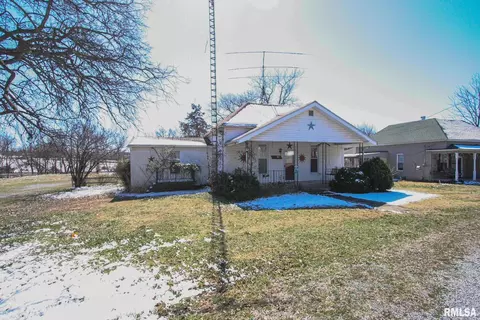 301 Gowdy St, Enfield, IL 62835