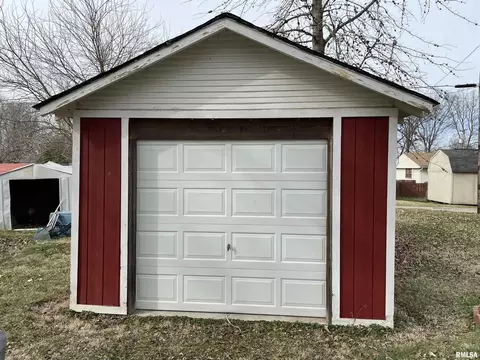 211 Mcfall St, Benton, IL 62812 photo 11
