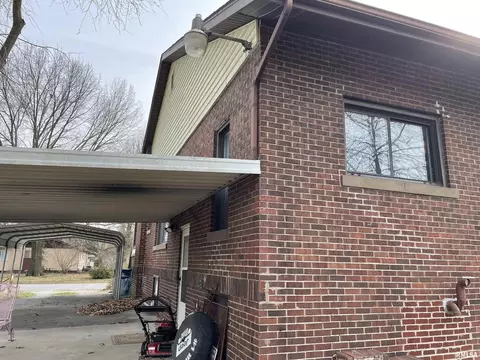 211 Mcfall St, Benton, IL 62812 photo 8
