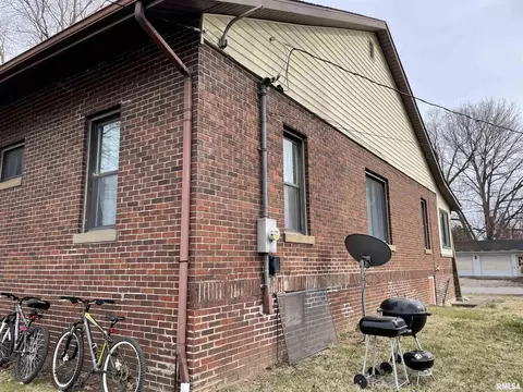 211 Mcfall St, Benton, IL 62812 photo 5