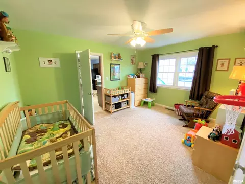 832 W 5th St, Flora, IL 62839 photo 22