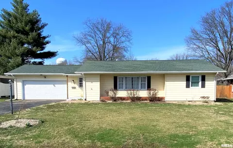 832 W 5th St, Flora, IL 62839 photo 1