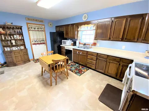 832 W 5th St, Flora, IL 62839 photo 16