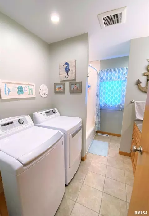 832 W 5th St, Flora, IL 62839 photo 33