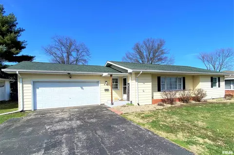 832 W 5th St, Flora, IL 62839 photo 2