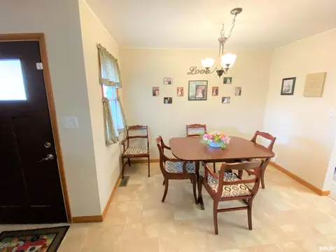 832 W 5th St, Flora, IL 62839 photo 13