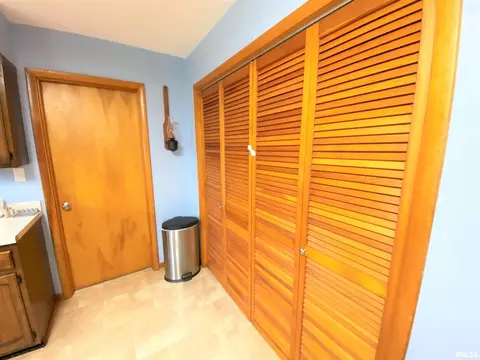 832 W 5th St, Flora, IL 62839 photo 21