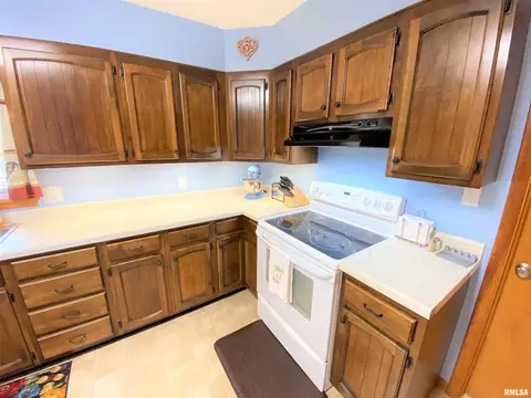 832 W 5th St, Flora, IL 62839 photo 18