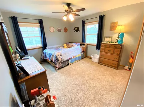 832 W 5th St, Flora, IL 62839 photo 31