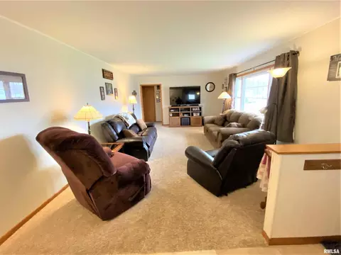 832 W 5th St, Flora, IL 62839 photo 7