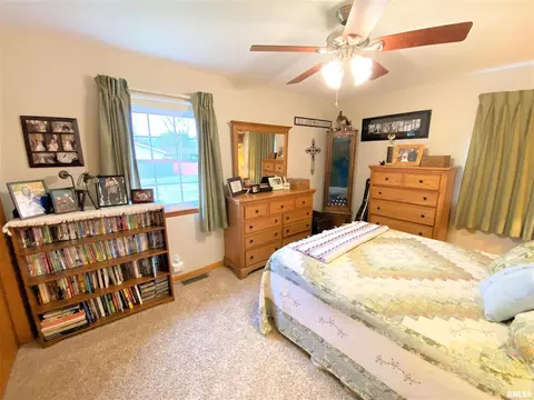832 W 5th St, Flora, IL 62839 photo 29