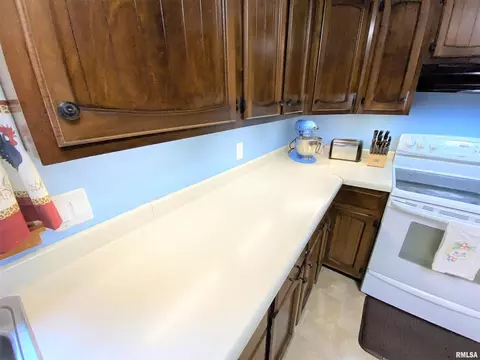 832 W 5th St, Flora, IL 62839 photo 19