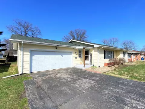 832 W 5th St, Flora, IL 62839 photo 5