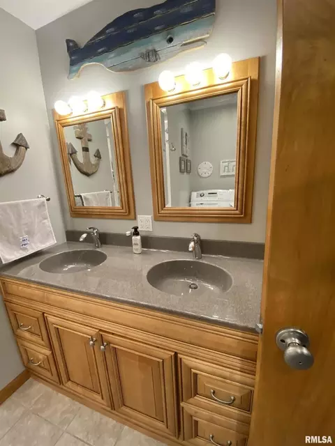 832 W 5th St, Flora, IL 62839 photo 34