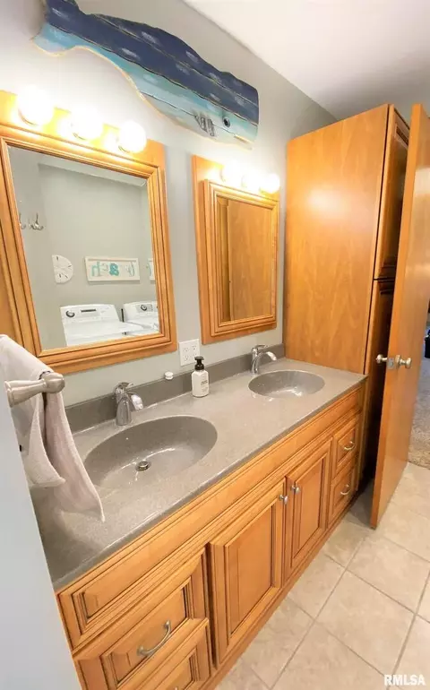 832 W 5th St, Flora, IL 62839 photo 37