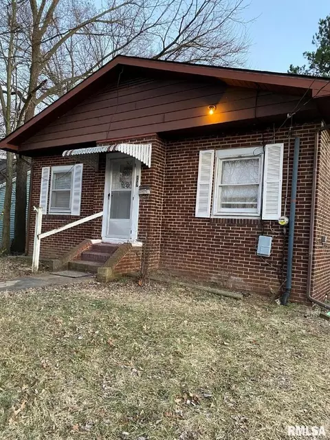 907 Grant St, Eldorado, IL 62930 photo 1