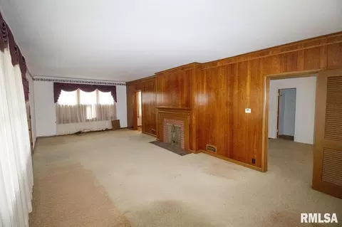 720 E 3rd St, Centralia, IL 62801 photo 8