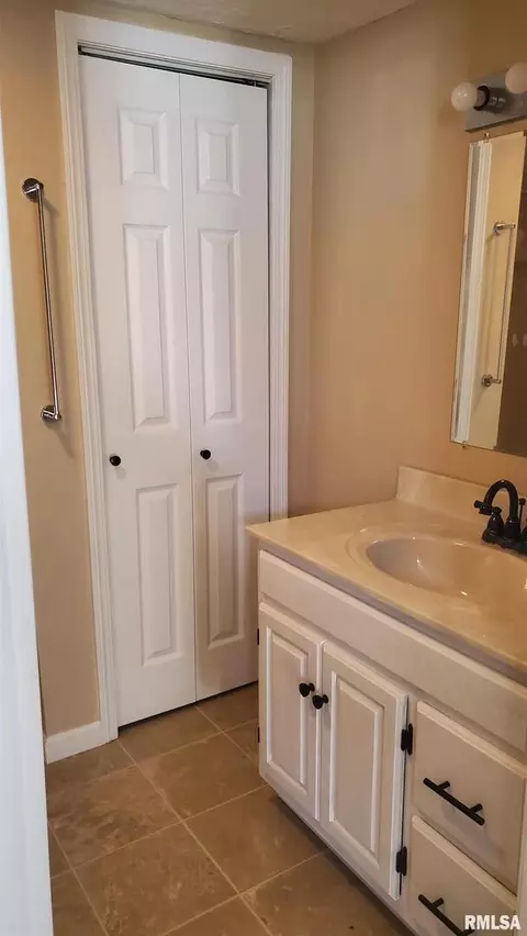 2101 Saline Ave, Eldorado, IL 62930 photo 13